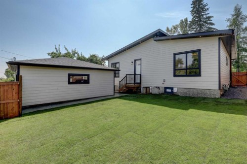 8 Carnarvon Way Nw, Calgary, AB - Outdoor With Exterior
