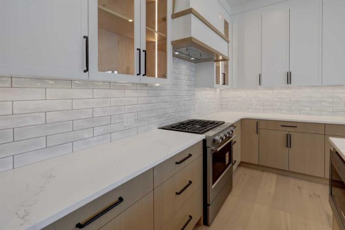 8 Carnarvon Way Nw, Calgary, AB - Indoor Photo Showing Kitchen With Upgraded Kitchen