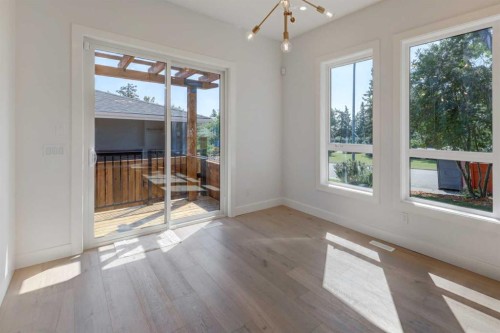 8 Carnarvon Way Nw, Calgary, AB - Indoor Photo Showing Other Room