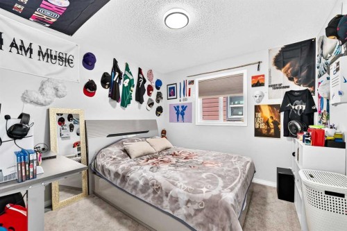 8 Skyview Point Terrace Ne, Calgary, AB - Indoor Photo Showing Bedroom