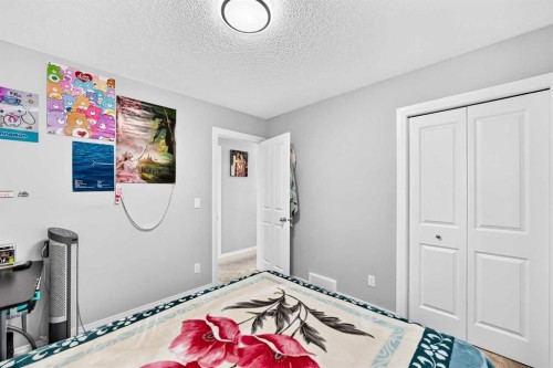8 Skyview Point Terrace Ne, Calgary, AB - Indoor Photo Showing Bedroom