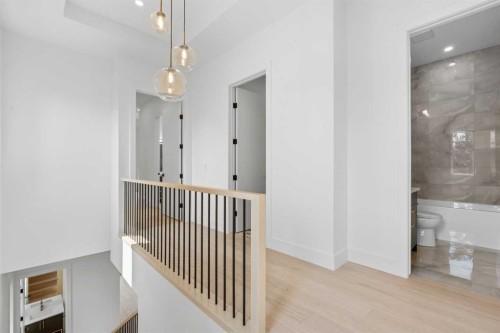 514 37 Street Sw, Calgary, AB - Indoor