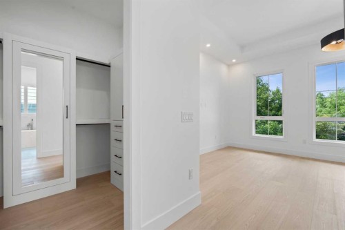514 37 Street Sw, Calgary, AB - Indoor Photo Showing Other Room