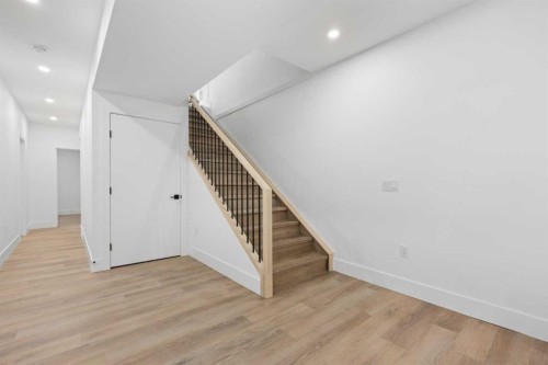 514 37 Street Sw, Calgary, AB - Indoor Photo Showing Other Room