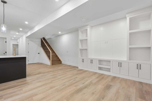 514 37 Street Sw, Calgary, AB - Indoor Photo Showing Other Room