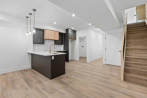 514 37 Street Sw, Calgary, AB - Indoor Photo Showing Kitchen