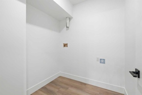 514 37 Street Sw, Calgary, AB - Indoor Photo Showing Other Room