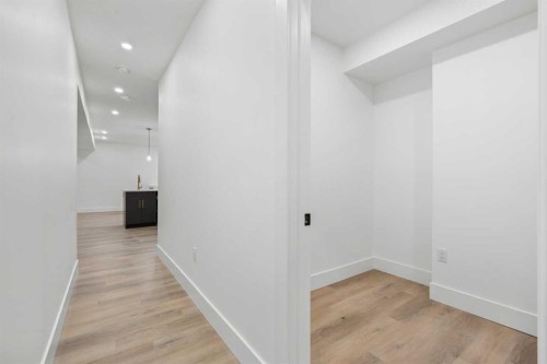 514 37 Street Sw, Calgary, AB - Indoor Photo Showing Other Room