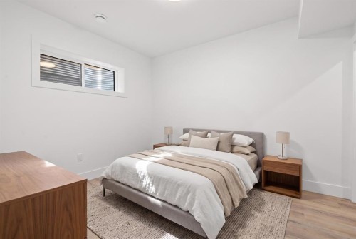 514 37 Street Sw, Calgary, AB - Indoor Photo Showing Bedroom