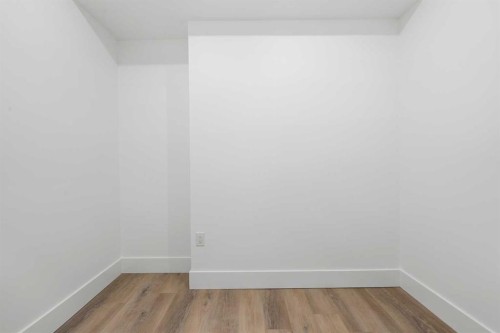 514 37 Street Sw, Calgary, AB - Indoor Photo Showing Other Room