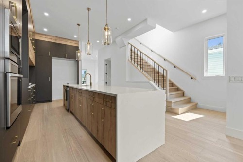 514 37 Street Sw, Calgary, AB - Indoor