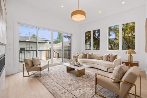514 37 Street Sw, Calgary, AB - Indoor Photo Showing Living Room