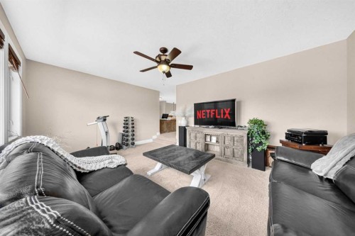117 Evanspark Circle Nw, Calgary, AB - Indoor Photo Showing Living Room