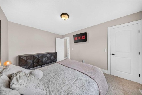 117 Evanspark Circle Nw, Calgary, AB - Indoor Photo Showing Bedroom