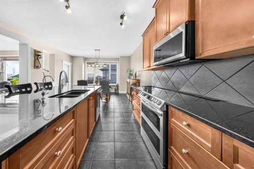 117 Evanspark Circle Nw, Calgary, AB - Indoor Photo Showing Kitchen With Double Sink