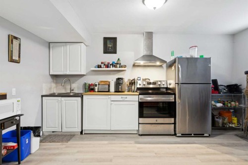 215 Redstone Heights Ne, Calgary, AB - Indoor Photo Showing Kitchen