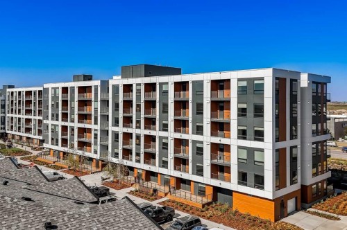2109-8500 19 Avenue Se, Calgary, AB -  With Facade