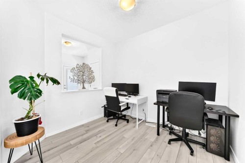 105 Magnolia Manor Se, Calgary, AB - Indoor Photo Showing Office