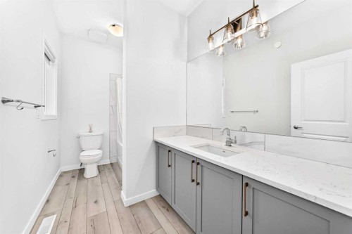 105 Magnolia Manor Se, Calgary, AB - Indoor Photo Showing Bathroom