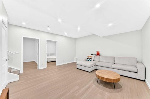 105 Magnolia Manor Se, Calgary, AB - Indoor