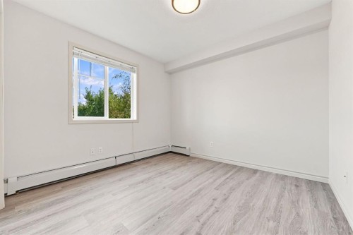204-304 Cranberry Park Se, Calgary, AB - Indoor Photo Showing Other Room