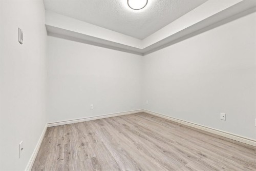 204-304 Cranberry Park Se, Calgary, AB - Indoor Photo Showing Other Room