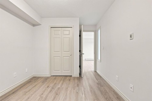 204-304 Cranberry Park Se, Calgary, AB - Indoor Photo Showing Other Room