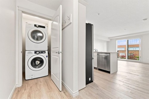 204-304 Cranberry Park Se, Calgary, AB - Indoor Photo Showing Laundry Room