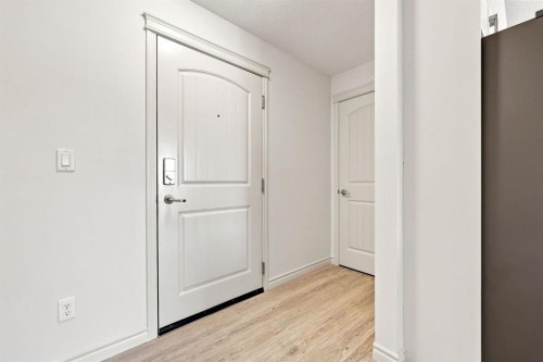 204-304 Cranberry Park Se, Calgary, AB - Indoor Photo Showing Other Room