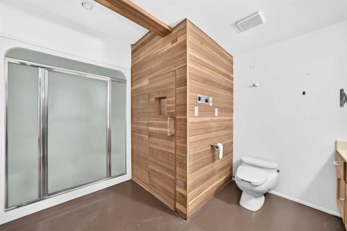 2917 Signal Hill Heights Sw, Calgary, AB - Indoor Photo Showing Bathroom