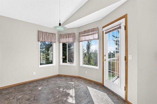 2917 Signal Hill Heights Sw, Calgary, AB - Indoor Photo Showing Other Room