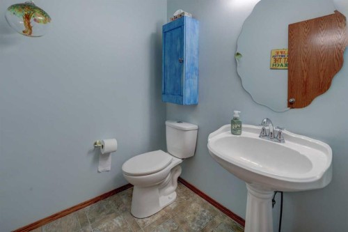 123 Hillview Road, Strathmore, AB - Indoor Photo Showing Bathroom