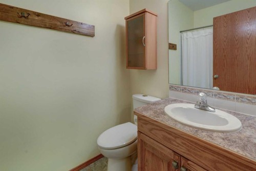123 Hillview Road, Strathmore, AB - Indoor Photo Showing Bathroom