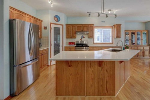 123 Hillview Road, Strathmore, AB - Indoor Photo Showing Kitchen With Double Sink