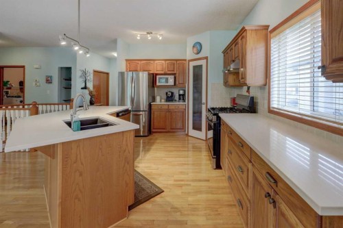 123 Hillview Road, Strathmore, AB - Indoor Photo Showing Kitchen With Double Sink