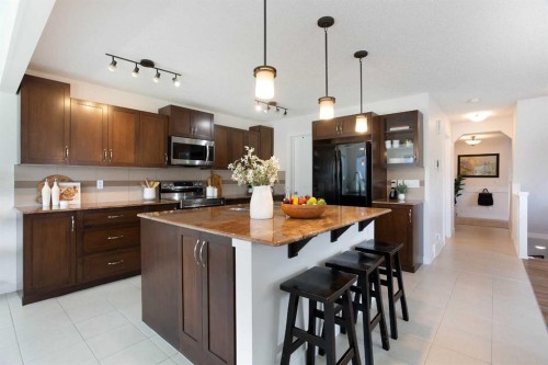 2 Kingston View Se, Airdrie, AB - Indoor Photo Showing Kitchen