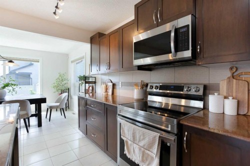 2 Kingston View Se, Airdrie, AB - Indoor Photo Showing Kitchen