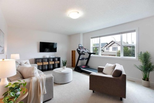 2 Kingston View Se, Airdrie, AB - Indoor