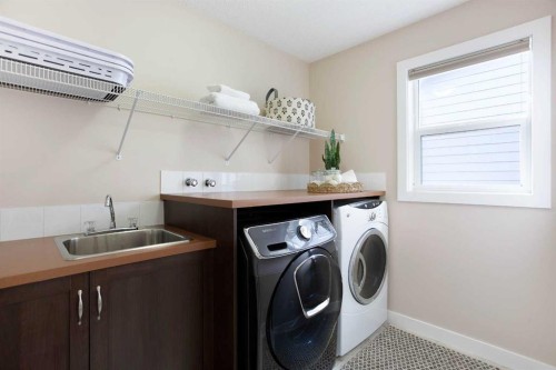 2 Kingston View Se, Airdrie, AB - Indoor Photo Showing Laundry Room