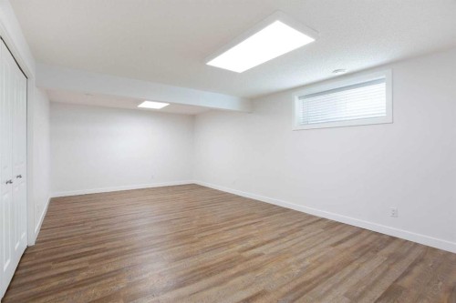 2 Kingston View Se, Airdrie, AB - Indoor
