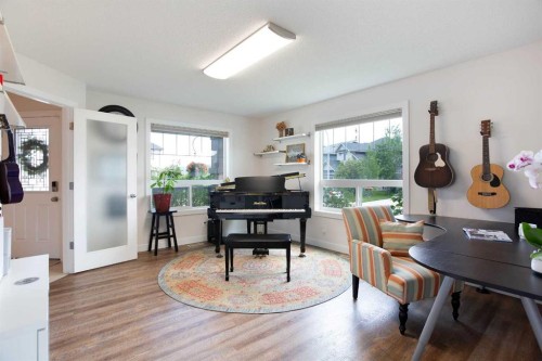 2 Kingston View Se, Airdrie, AB - Indoor