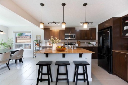 2 Kingston View Se, Airdrie, AB - Indoor Photo Showing Other Room