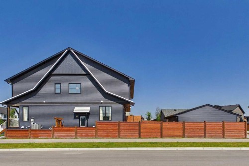182 Rowley Gate Nw, Calgary, AB - Outdoor