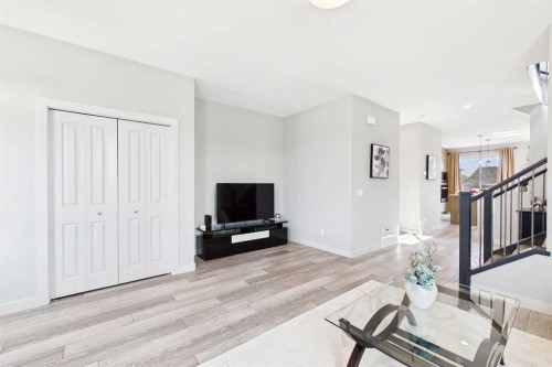 182 Rowley Gate Nw, Calgary, AB - Indoor