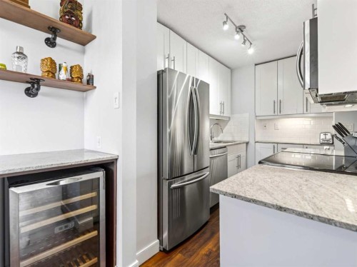 703-537 14 Avenue Sw, Calgary, AB - Indoor Photo Showing Kitchen With Stainless Steel Kitchen