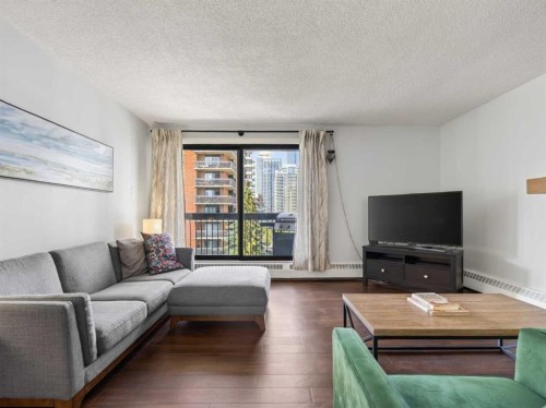 703-537 14 Avenue Sw, Calgary, AB - Indoor Photo Showing Living Room