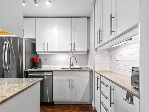 703-537 14 Avenue Sw, Calgary, AB - Indoor Photo Showing Kitchen With Stainless Steel Kitchen With Double Sink With Upgraded Kitchen