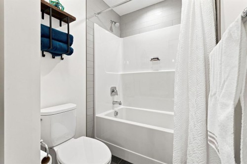 218 Boulder Creek Place, Langdon, AB - Indoor Photo Showing Bathroom