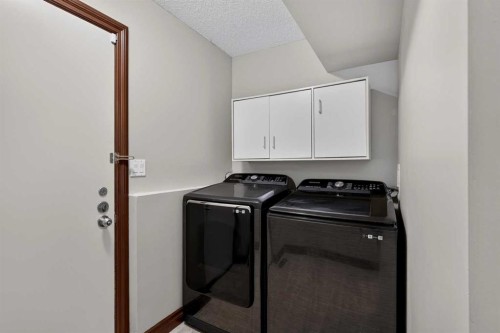 196 Suncrest Way Se, Calgary, AB - Indoor Photo Showing Laundry Room