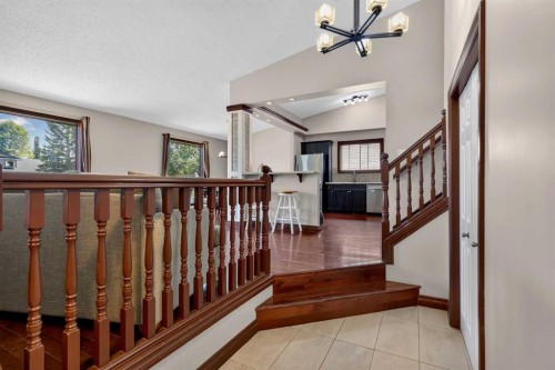196 Suncrest Way Se, Calgary, AB - Indoor Photo Showing Other Room